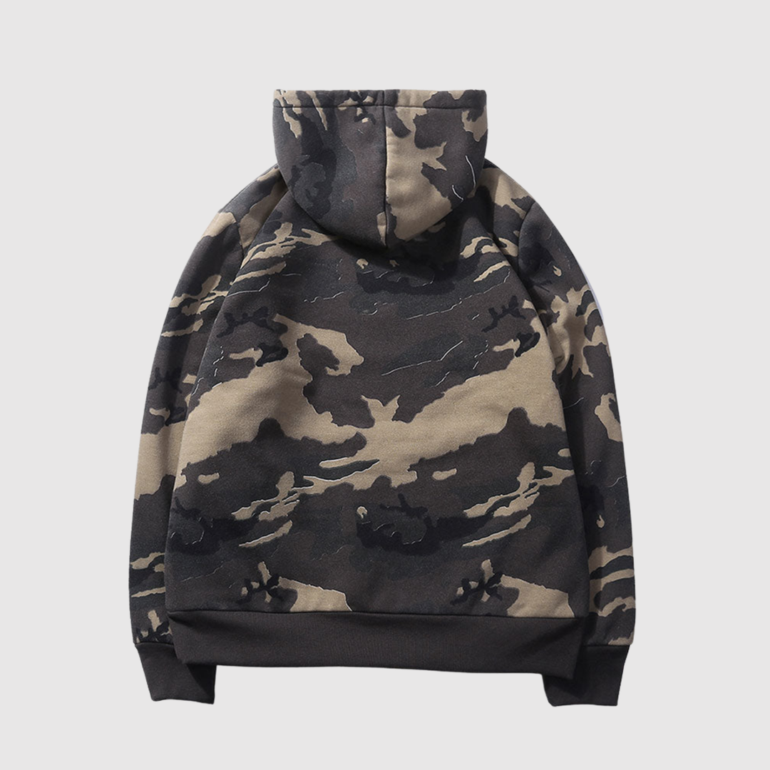 Klaus – Kamuflāžas kapuce i ielas stils