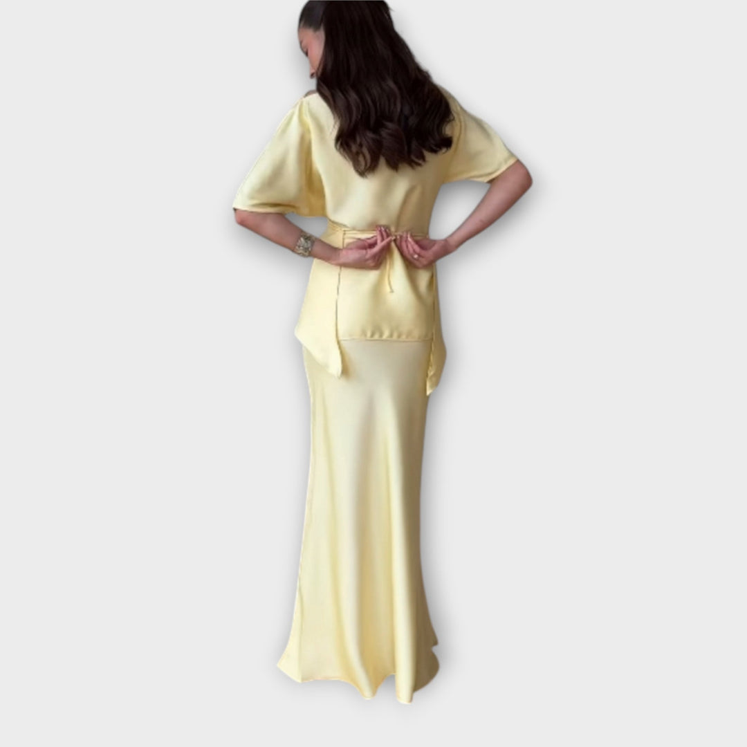 Finja - Topi ar kailām plecām un mezglu priekšā ar svārkiem