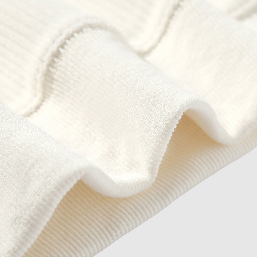 Klaus – Krāsu bloku kapuce ribstrikā