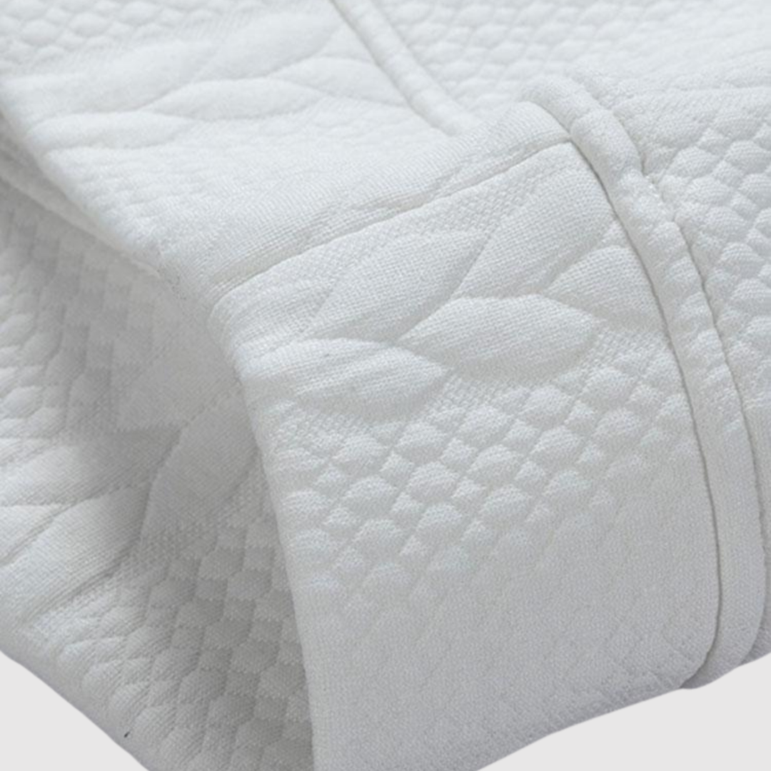 Klaus – Hoodie ar moderno streetwear izskatu