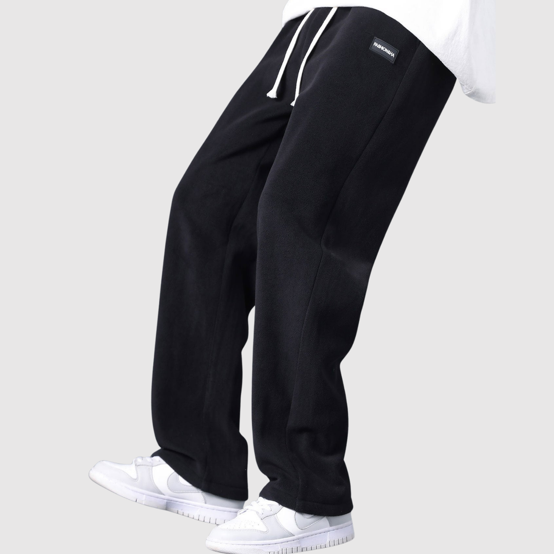 Mikkel – Joggeri ar taisnu piegriezumu un minimālistisku stilu