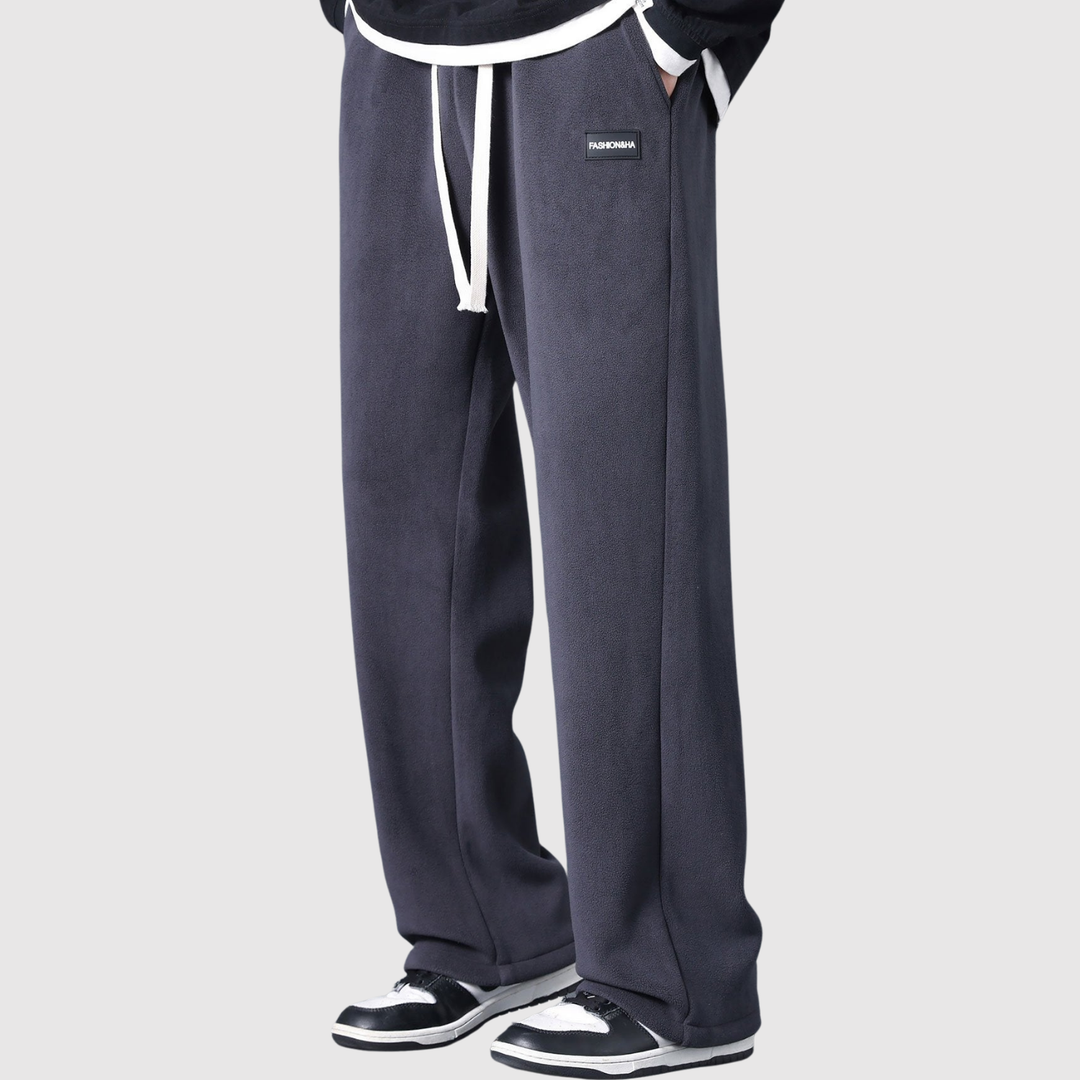 Mikkel – Joggeri ar taisnu piegriezumu un minimālistisku stilu