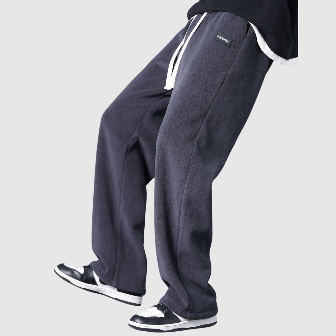 Mikkel – Joggeri ar taisnu piegriezumu un minimālistisku stilu