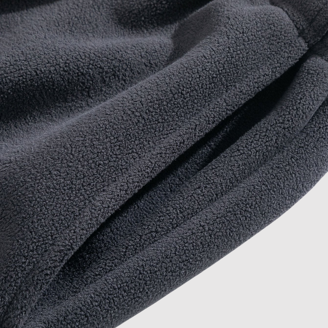 Mikkel – Joggeri ar taisnu piegriezumu un minimālistisku stilu