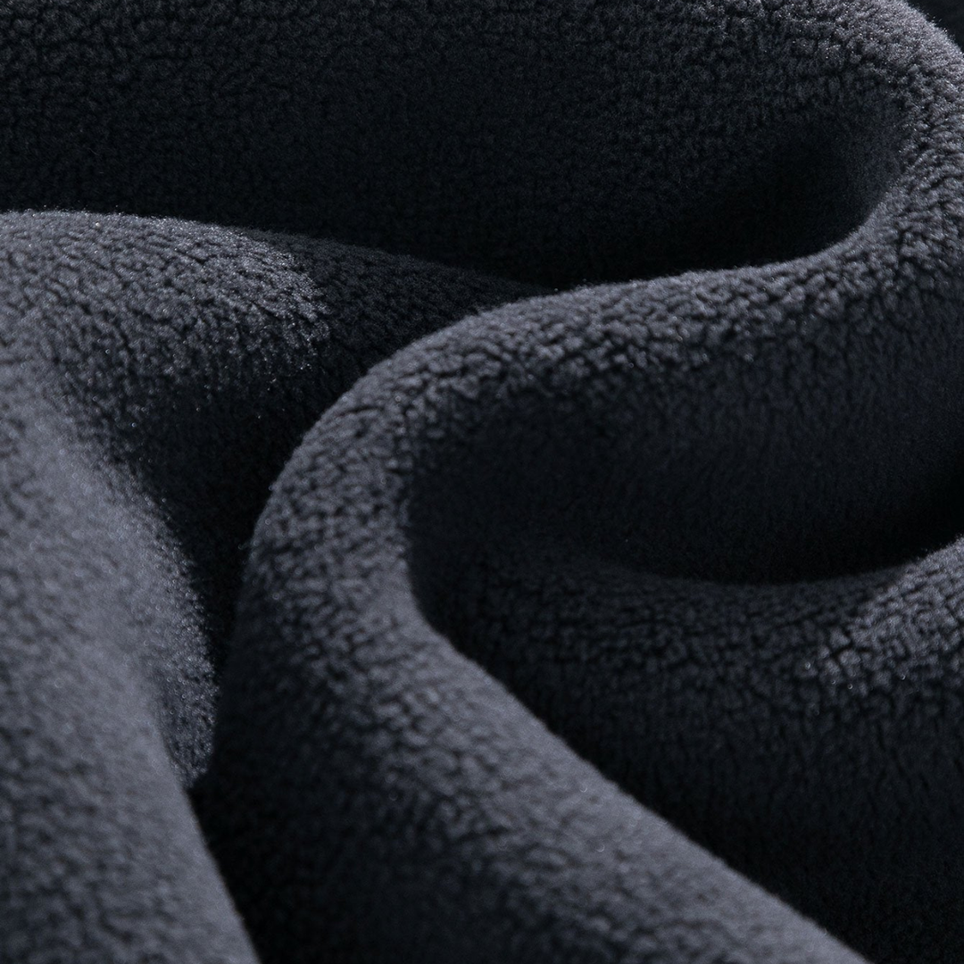 Mikkel – Joggeri ar taisnu piegriezumu un minimālistisku stilu