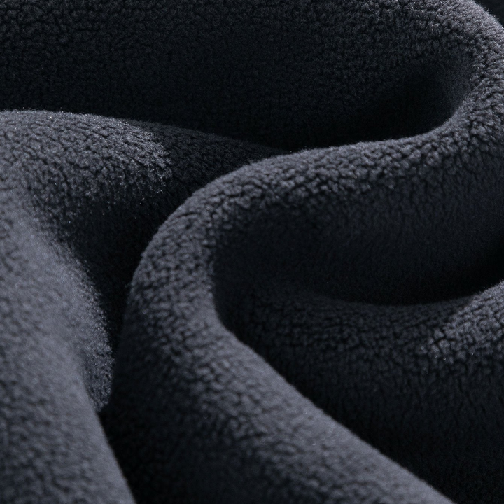 Mikkel – Joggeri ar taisnu piegriezumu un minimālistisku stilu