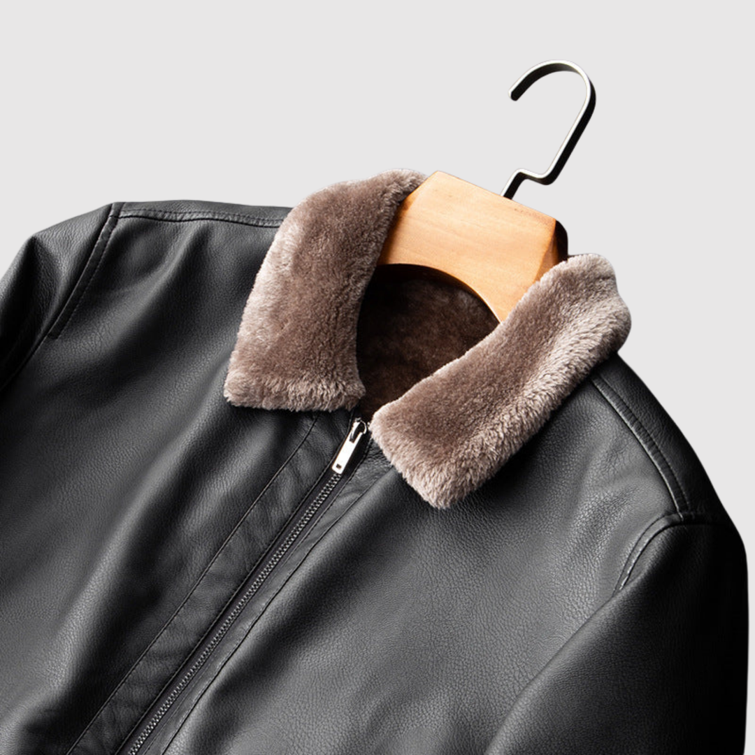 Søren – Ādas jaka ar mīkstu apkakli, kas izskatās pēc kažokādas