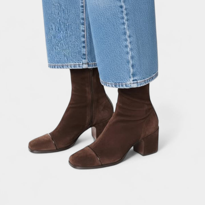 Liene – Eleganti kvadrātveida zābaki ar papēdi