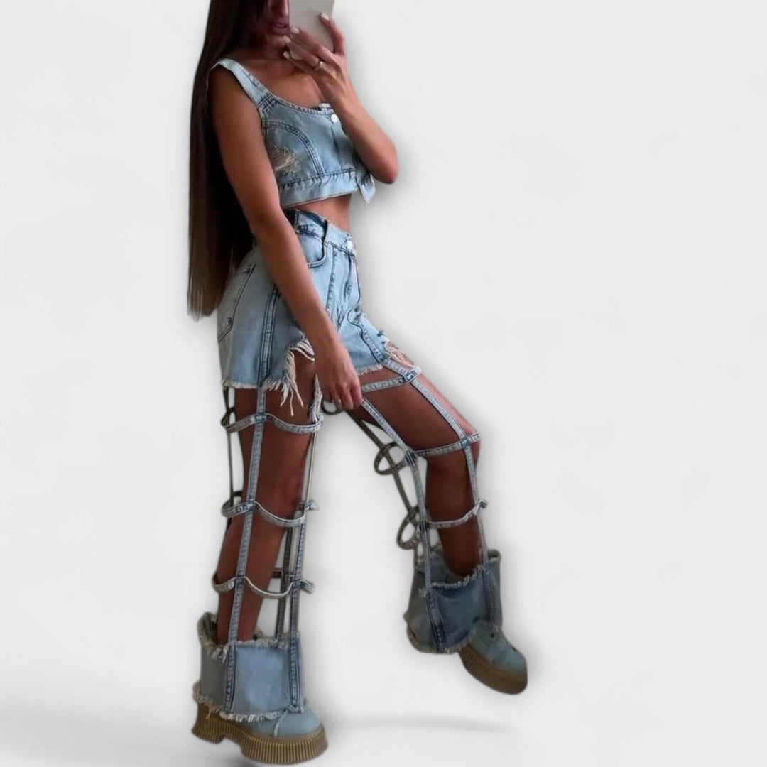 Gaia - Stilīgs gaiši zils džinsa kroptops ar detaļām uz siksnām un komplekts nolietotu šortu