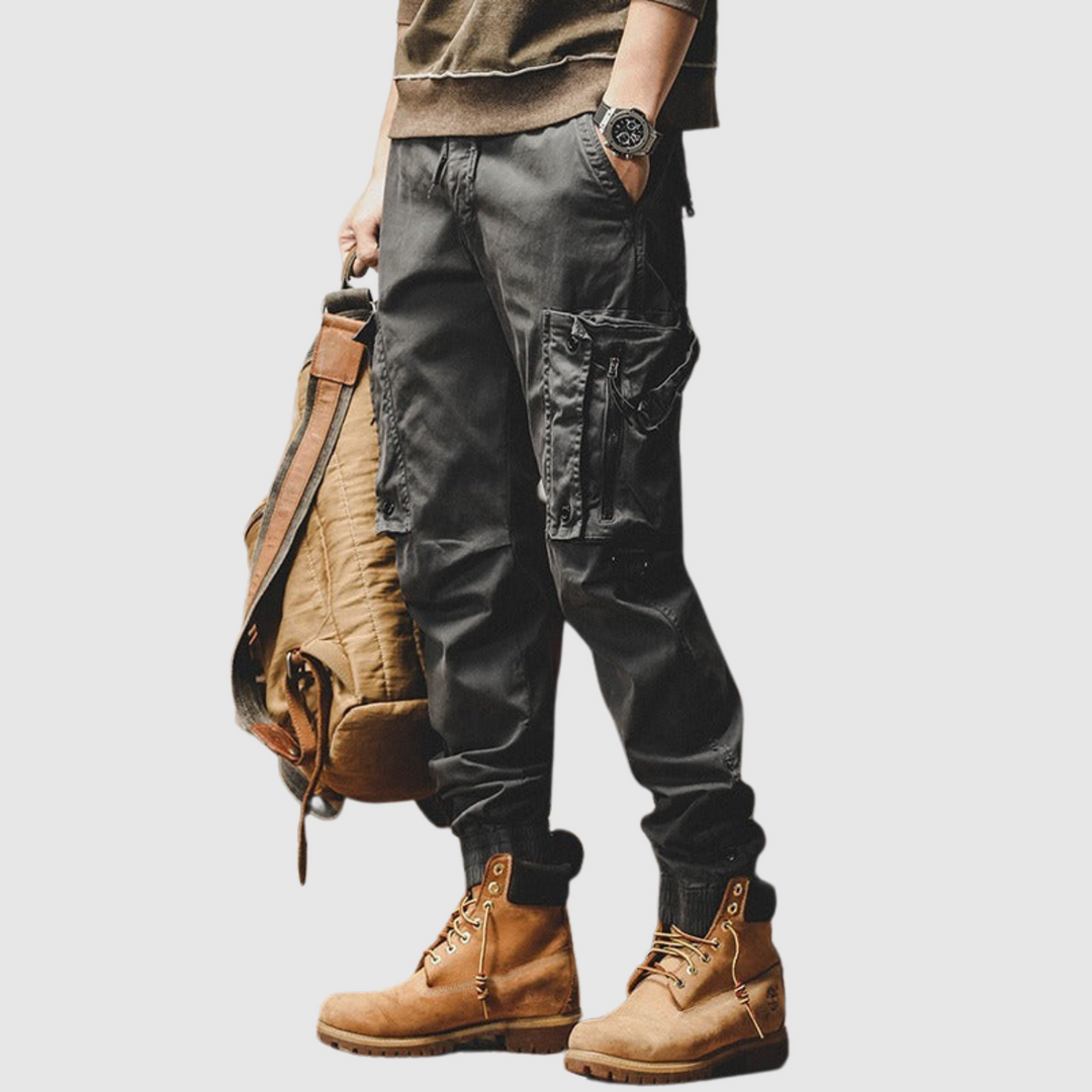 Rasmus – Kargo bikses militāra stilā