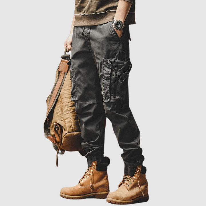 Rasmus – Kargo bikses militāra stilā