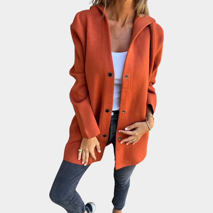 Karolīna - Patīkama pogu jaka