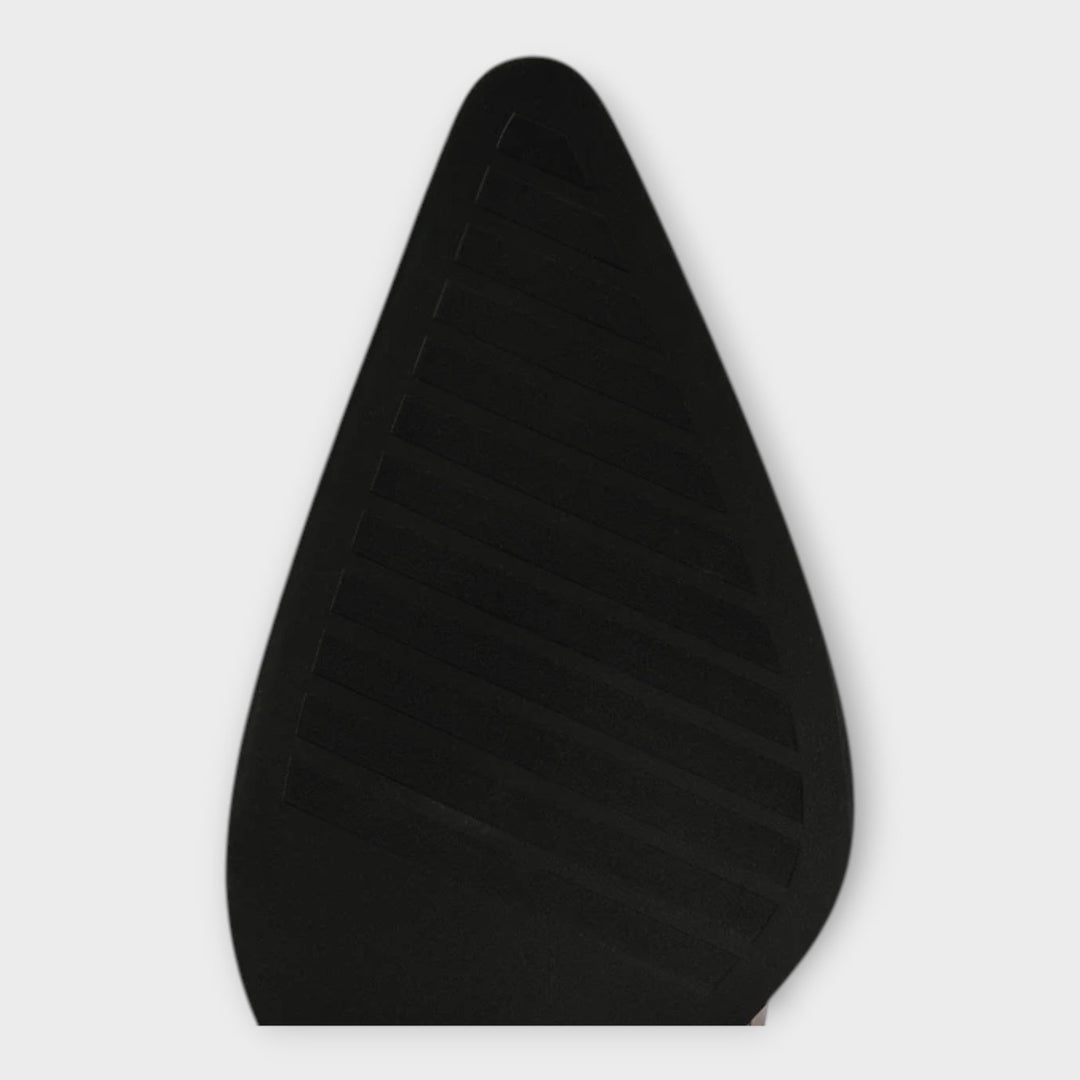 Kurpes ar krokodila rakstu un elegantu papēdi