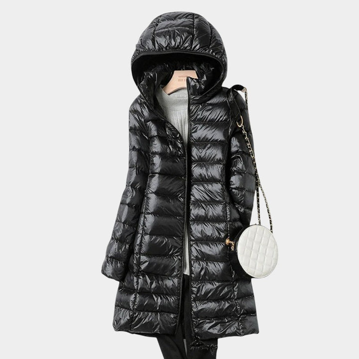 Sofia – Viegls, pūkām iedvesmots ziemas mētelis ar kapuci