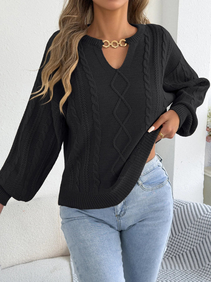 Metāla ķēdes V veida kakla griezuma džemperis