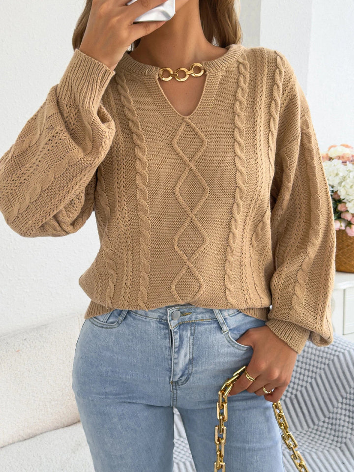 Metāla ķēdes V veida kakla griezuma džemperis