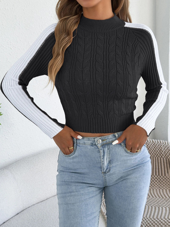 Svītrainā apaļā kakla adītā džemperis