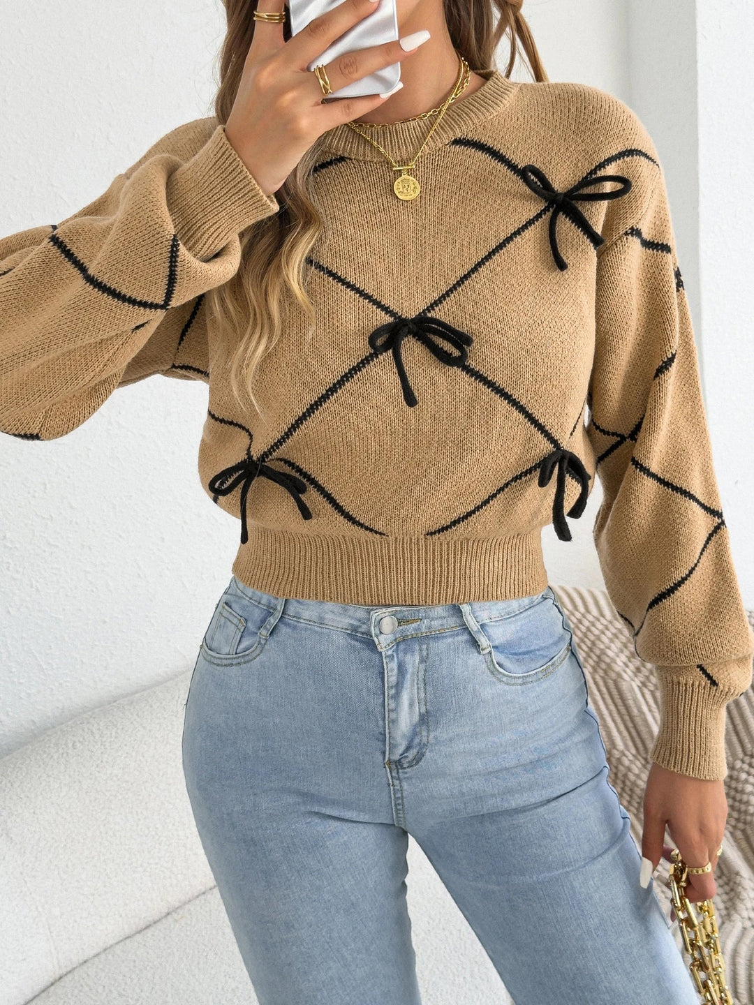 Kontrastējoša bultu adīta laternas piedurkņu džemperis