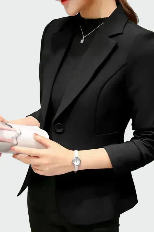 Leontýna - Jaka ideālā piegriezumā