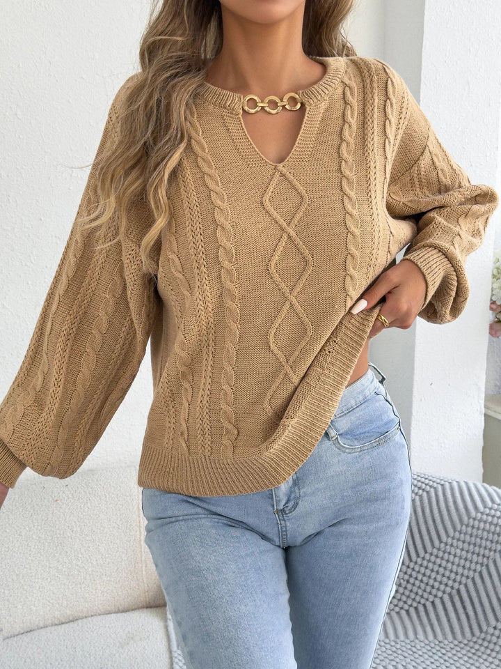 Metāla ķēdes V veida kakla griezuma džemperis