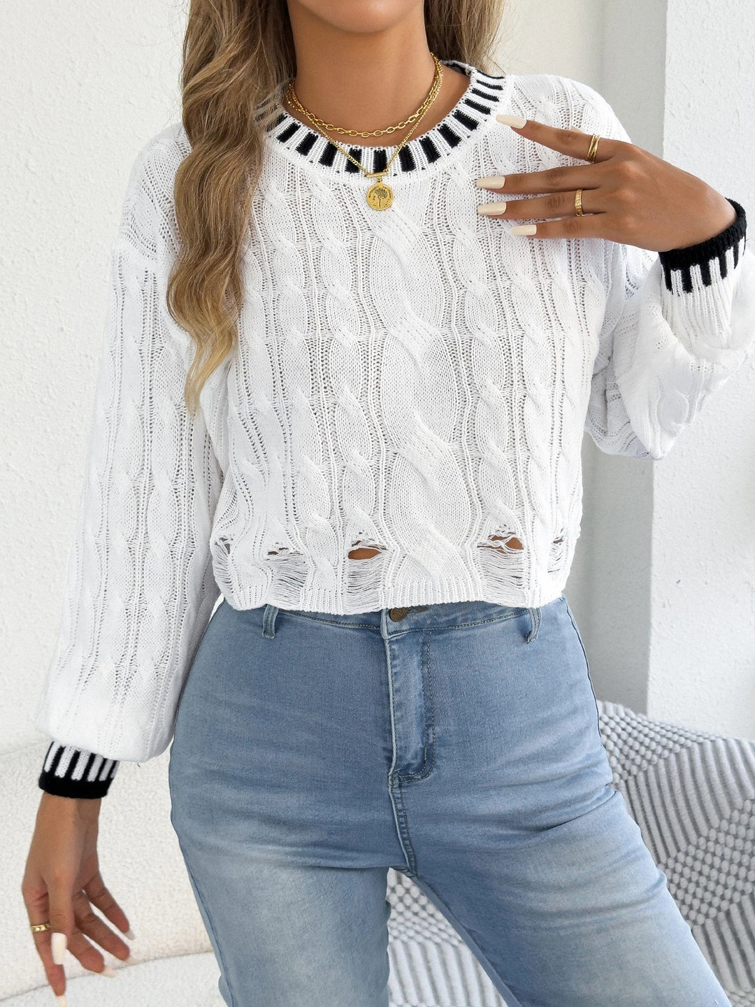 Izgriezts svītrainais pagriežamais džemperis