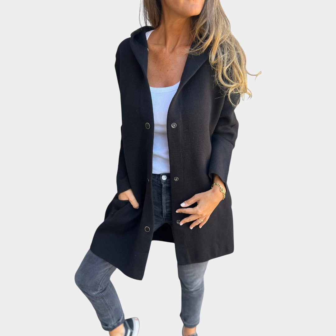 Karolīna - Patīkama pogu jaka