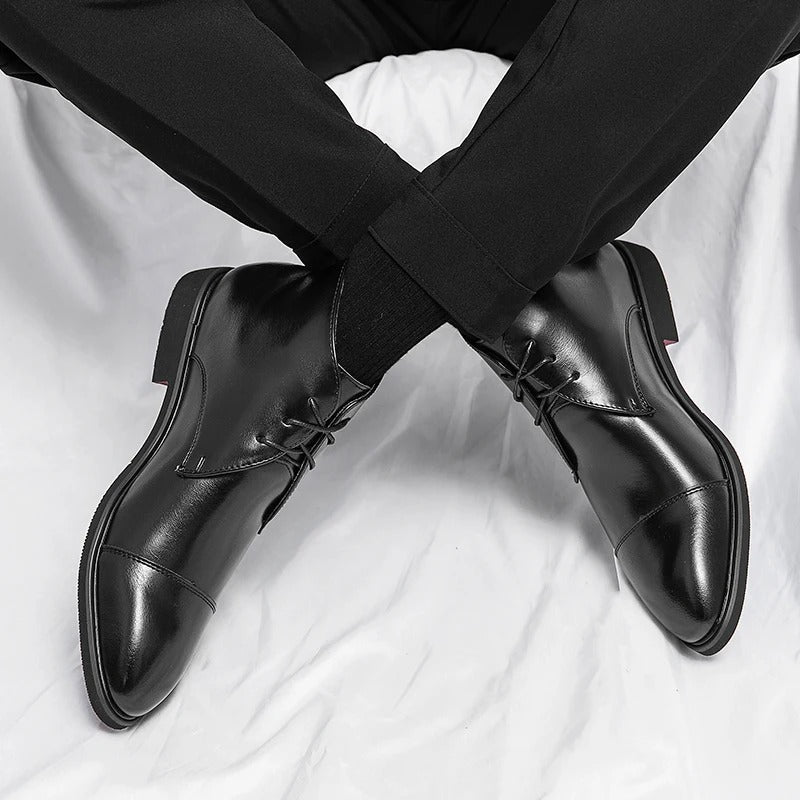 Bjørn – Eleganti ādas zābaki ar šņorēm