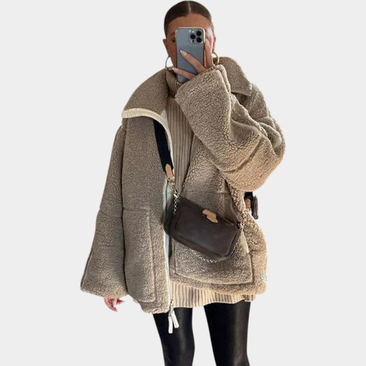 Petra – dāmu oversized teddy mētelis ar rāvējslēdzēju