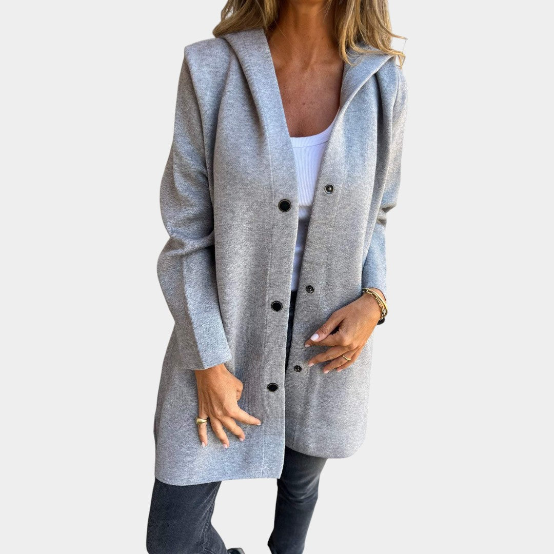 Karolīna - Patīkama pogu jaka