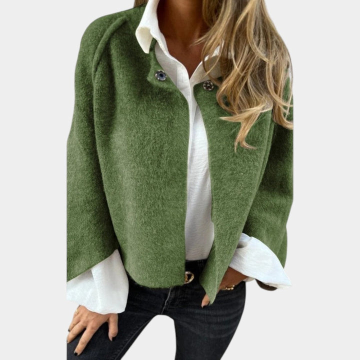 Liene – Īss vaļīgs kardigāns ar brīvām piedurknēm