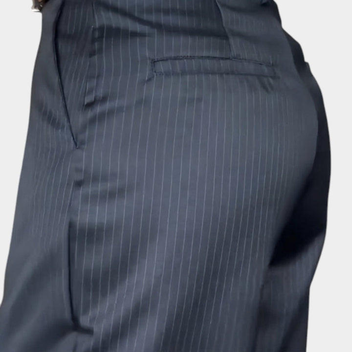 Madara – Bikses: Ideāls stila, komforta un daudzveidības apvienojums